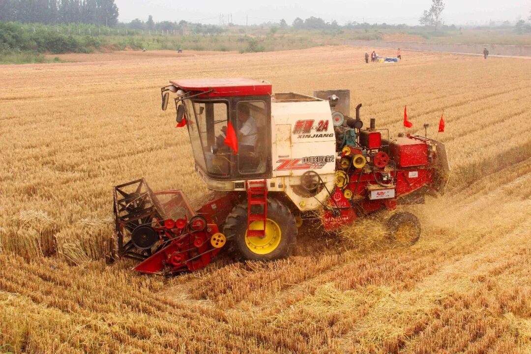 30年只做一件事:為什么越來越多農(nóng)機手認準(zhǔn)「中聯(lián)收獲」?(圖2)